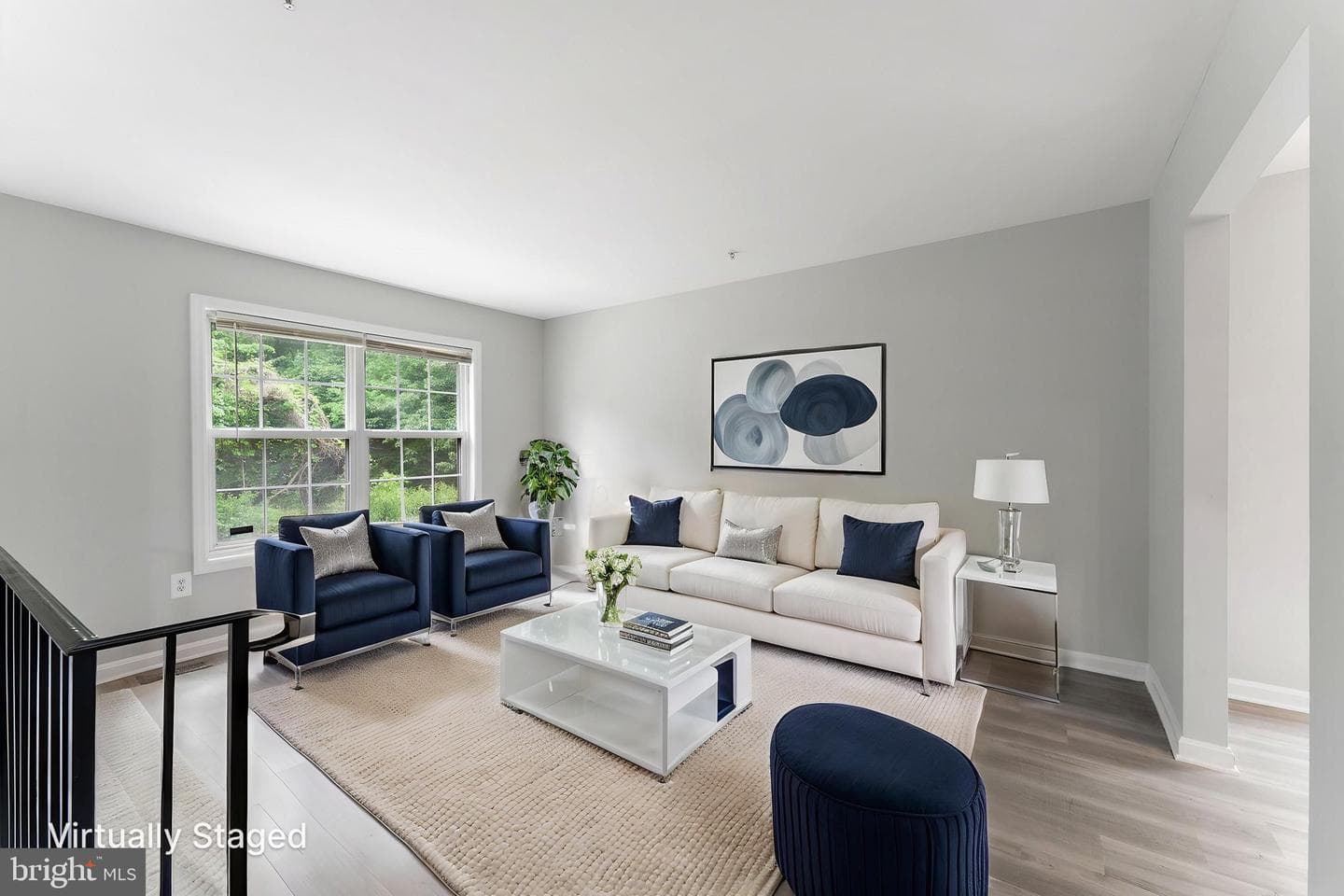 300 Goldleaf Ave photo 6
