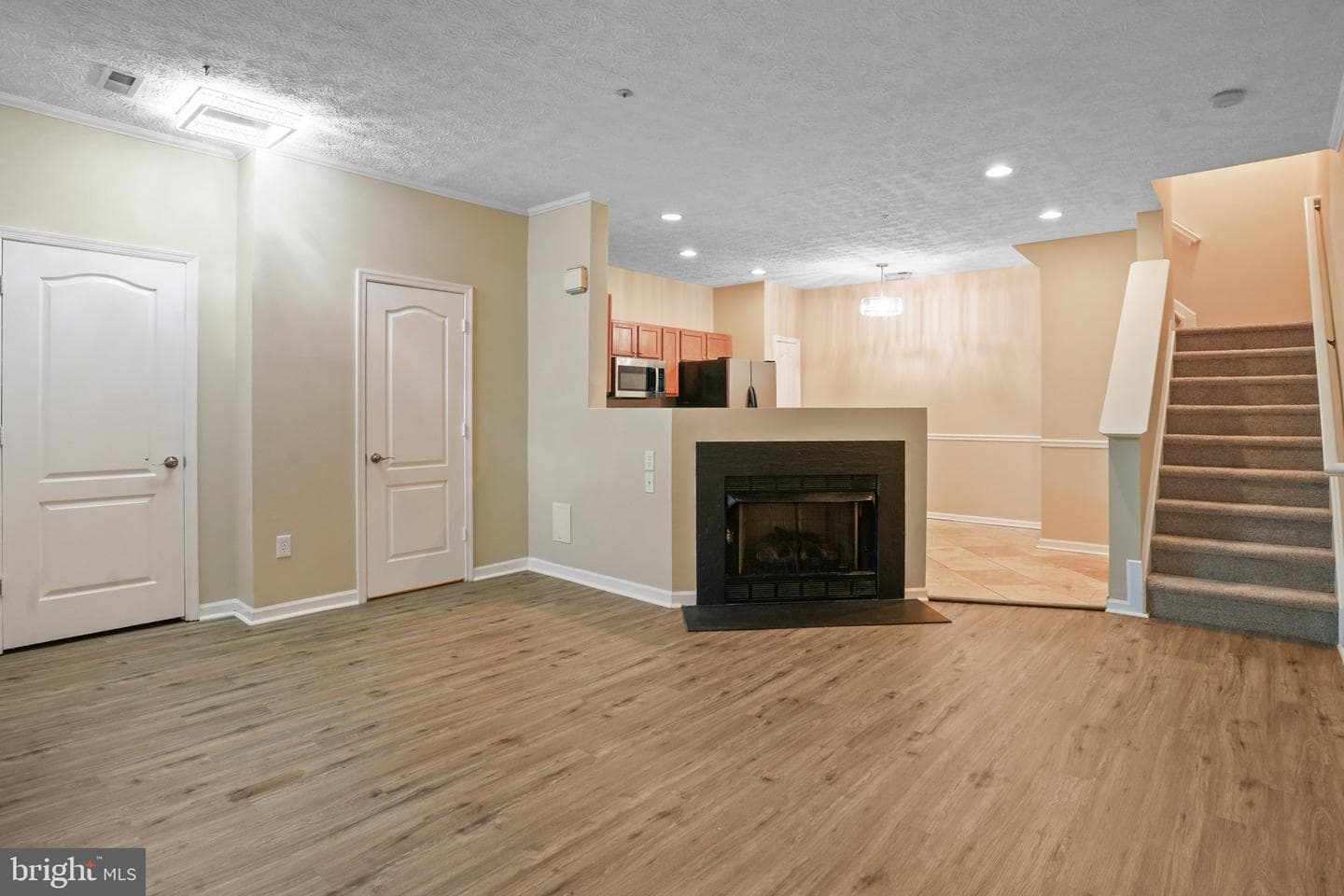 3707 Elmcrest Lane photo 2