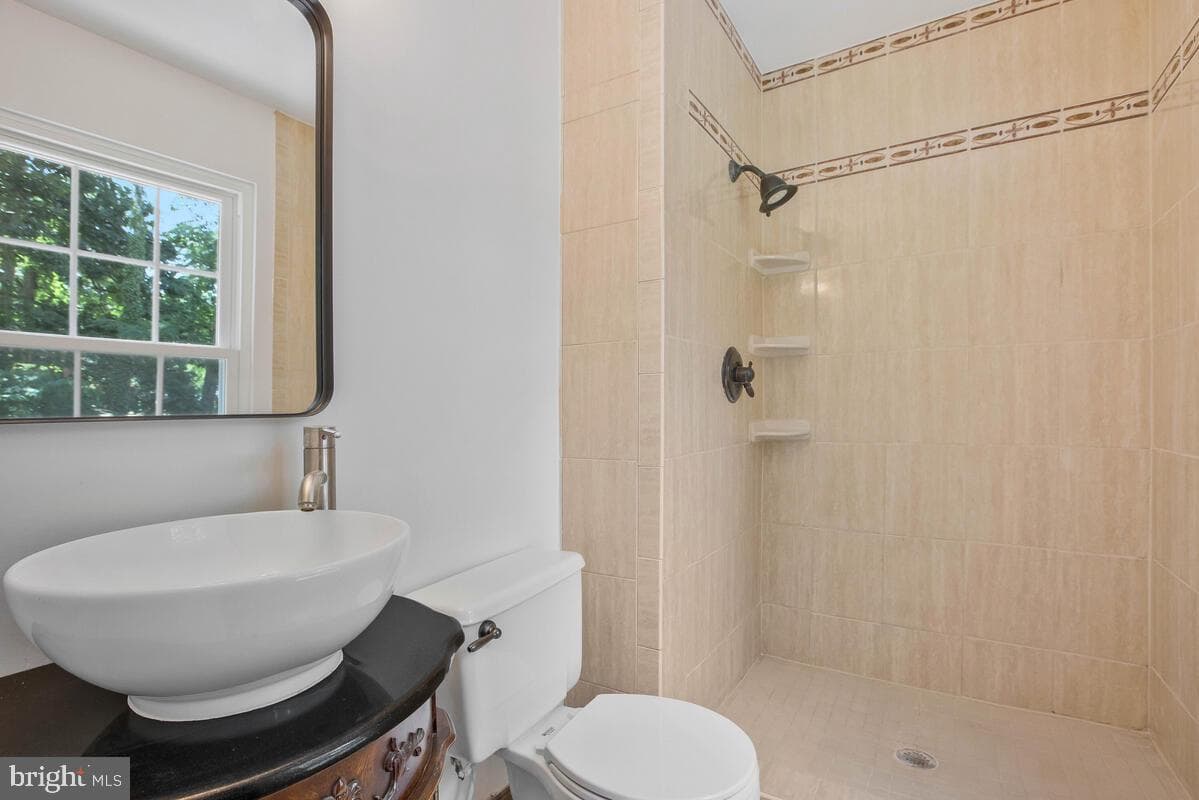6327 Joslyn Place photo 24