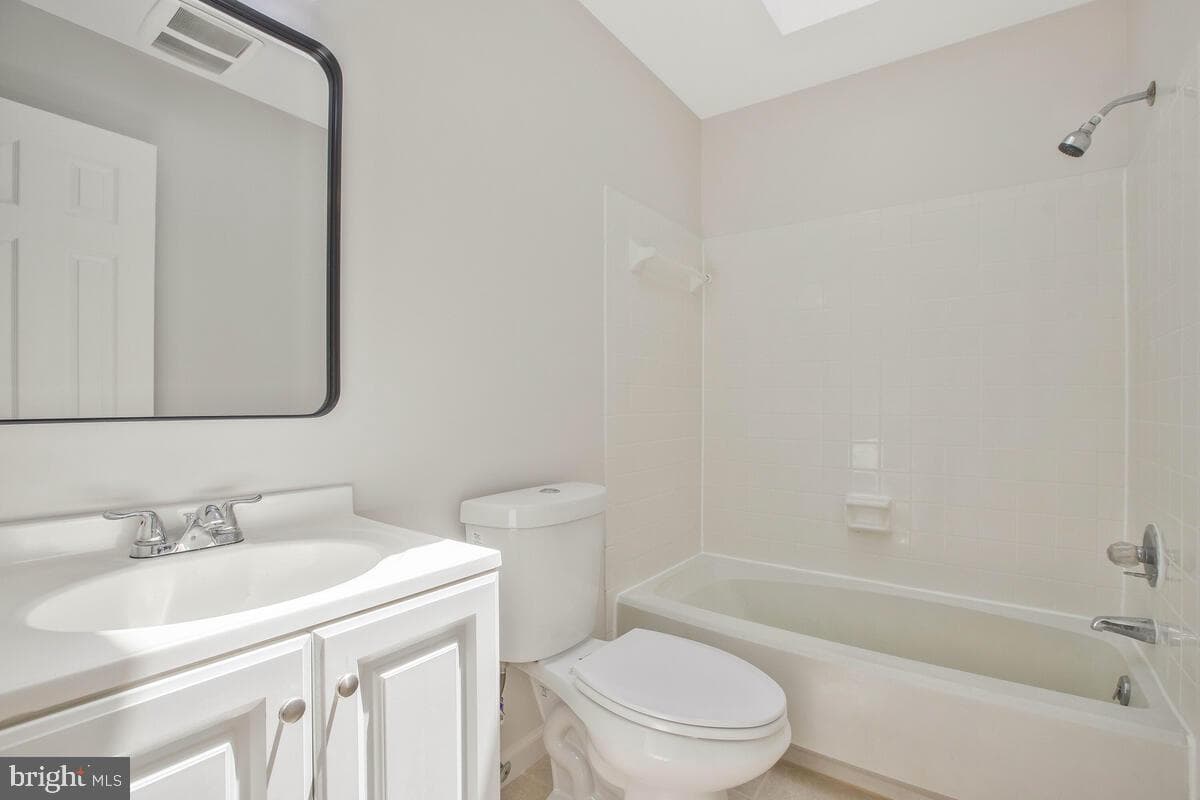 6327 Joslyn Place photo 27