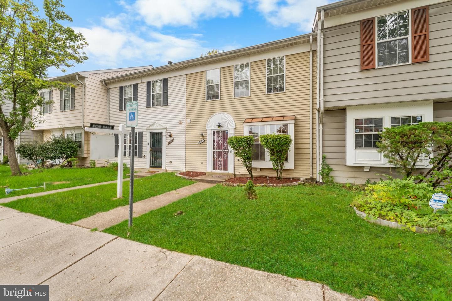1008 Hanbury Court photo 1