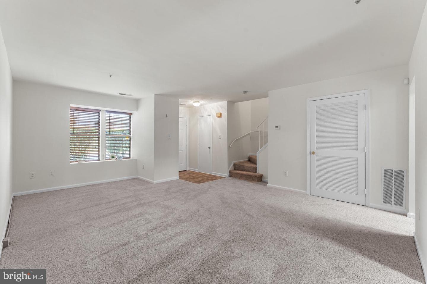 1008 Hanbury Court photo 10