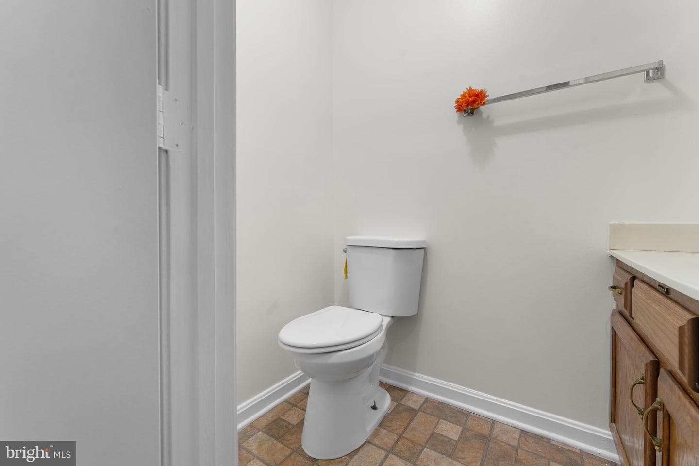 1008 Hanbury Court photo 19