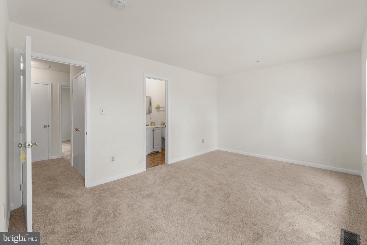 1008 Hanbury Court photo 22