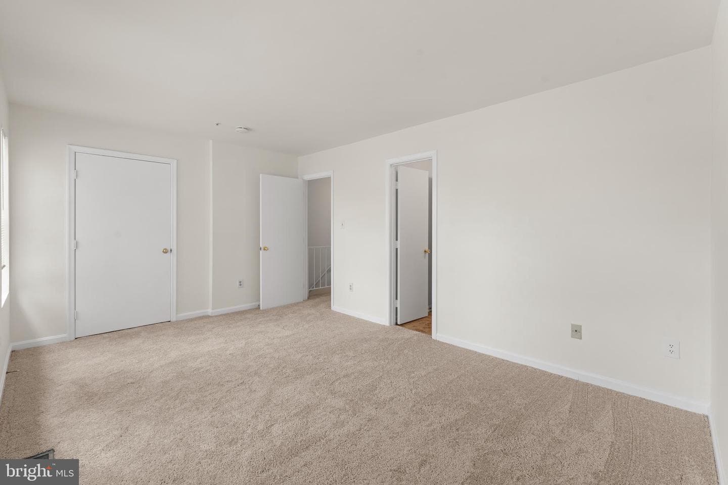 1008 Hanbury Court photo 23