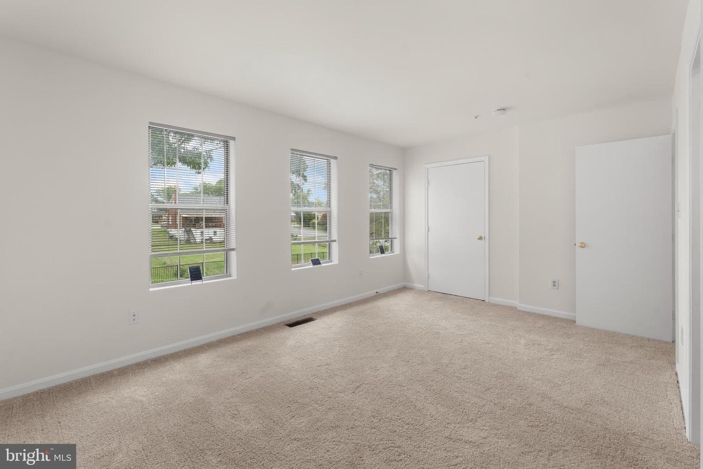 1008 Hanbury Court photo 24