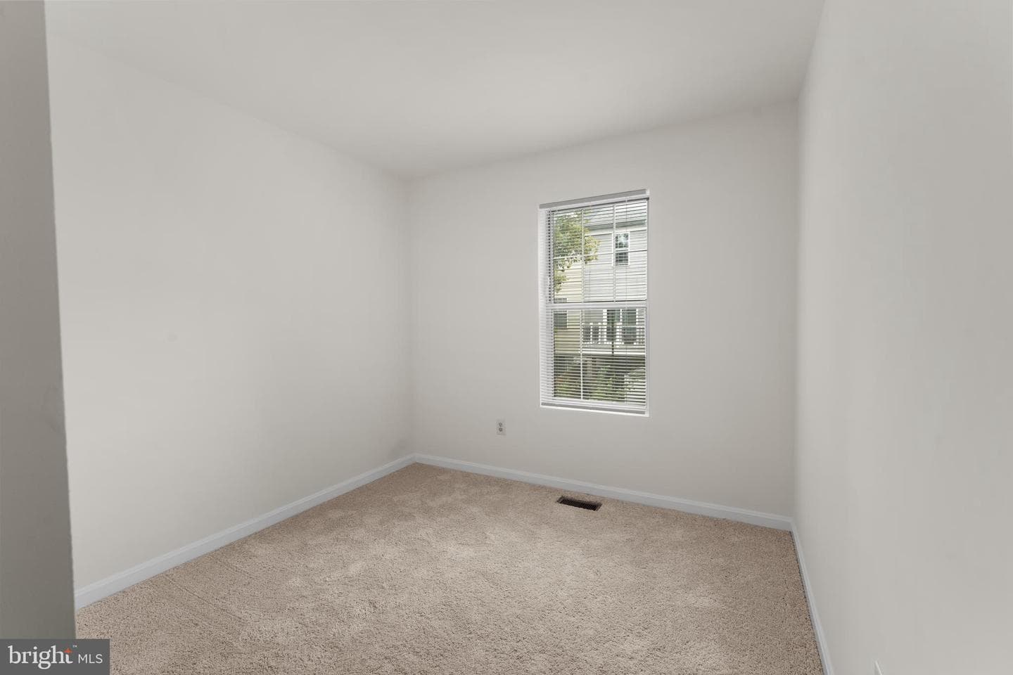 1008 Hanbury Court photo 25