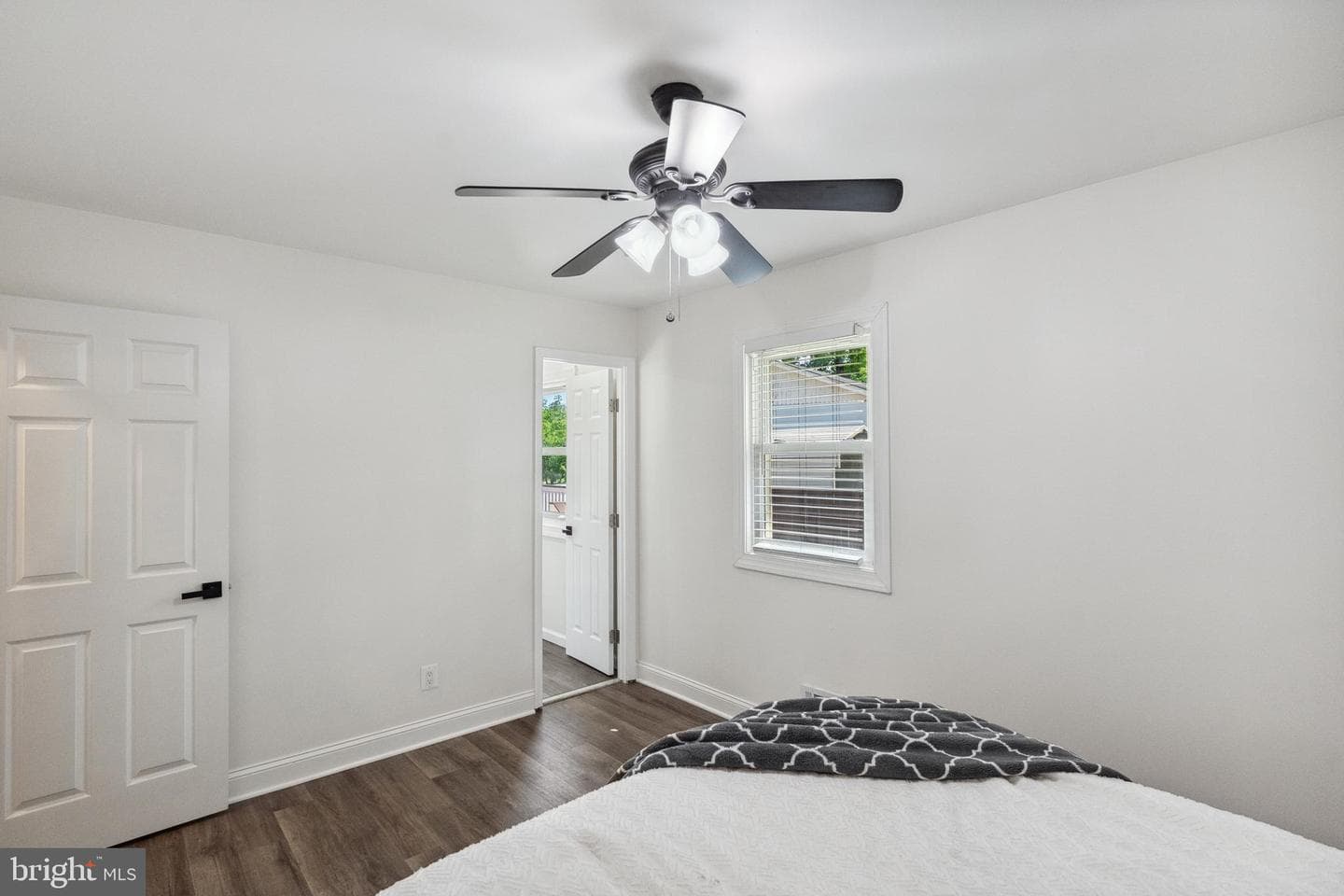 1815 Hollydale Road photo 20