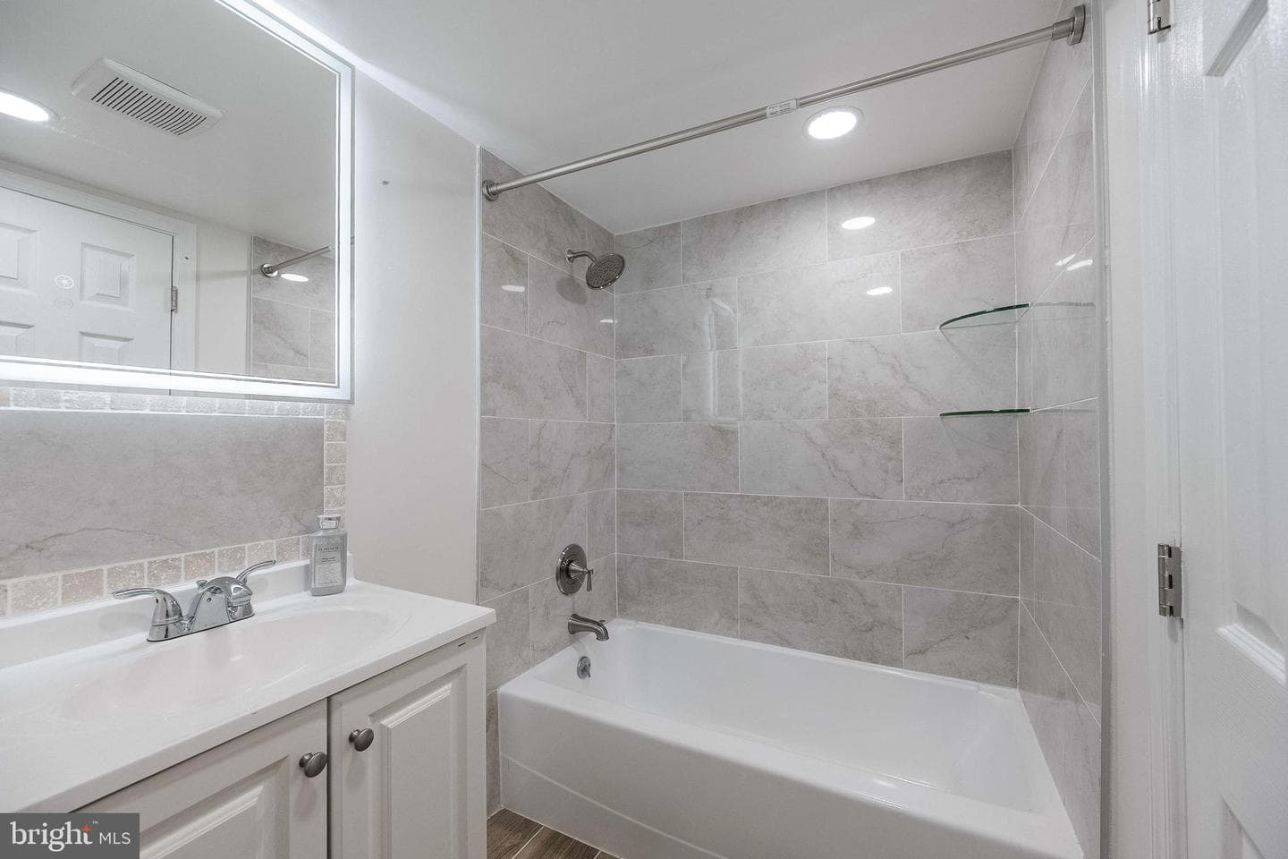 1815 Hollydale Road photo 22