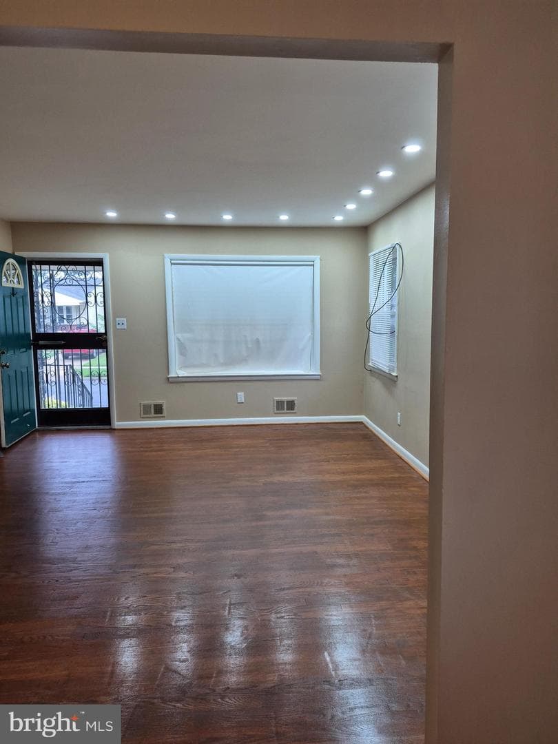 4704 Rockford Drive photo 2