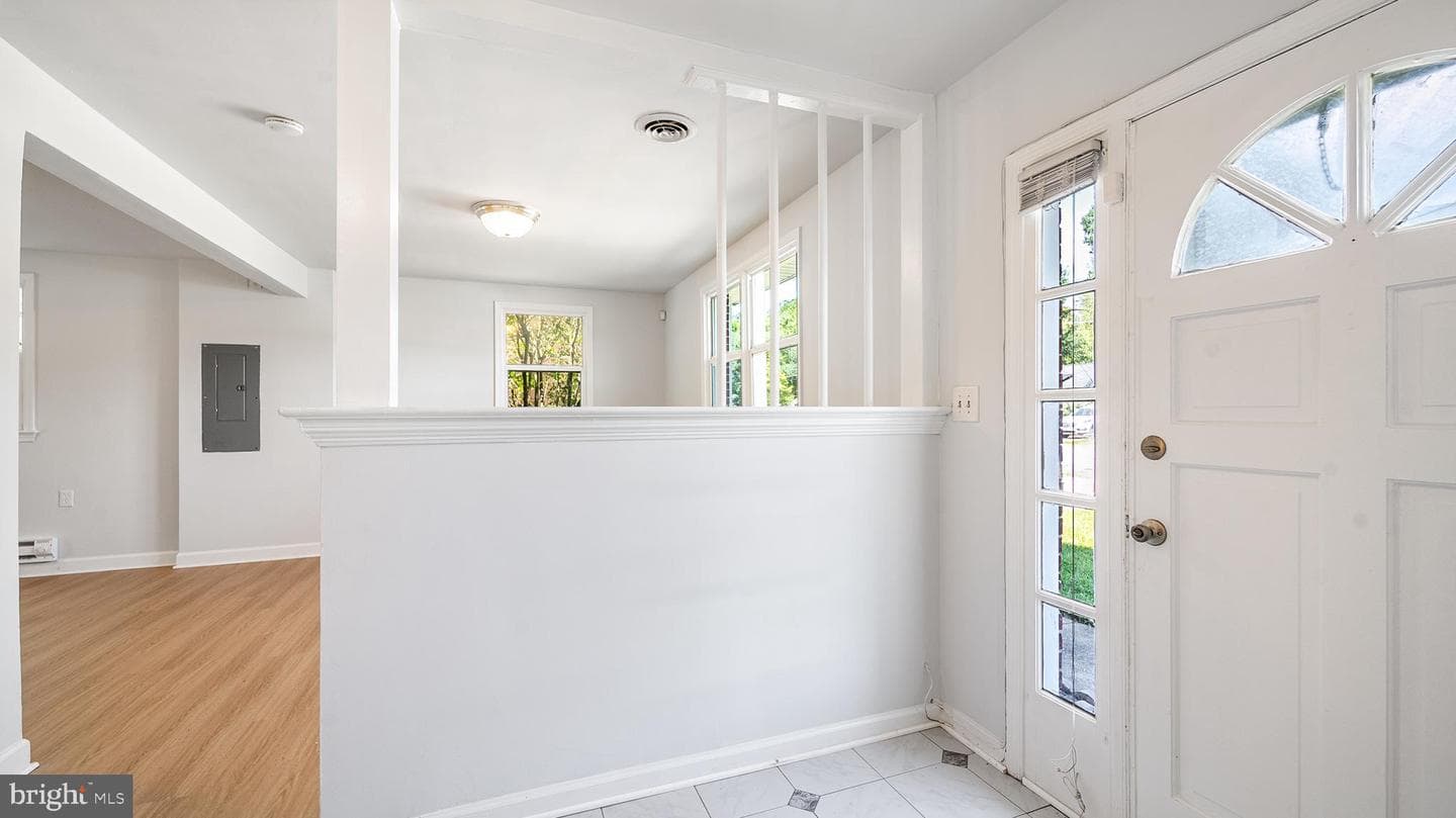 5909 Cable Avenue photo 2