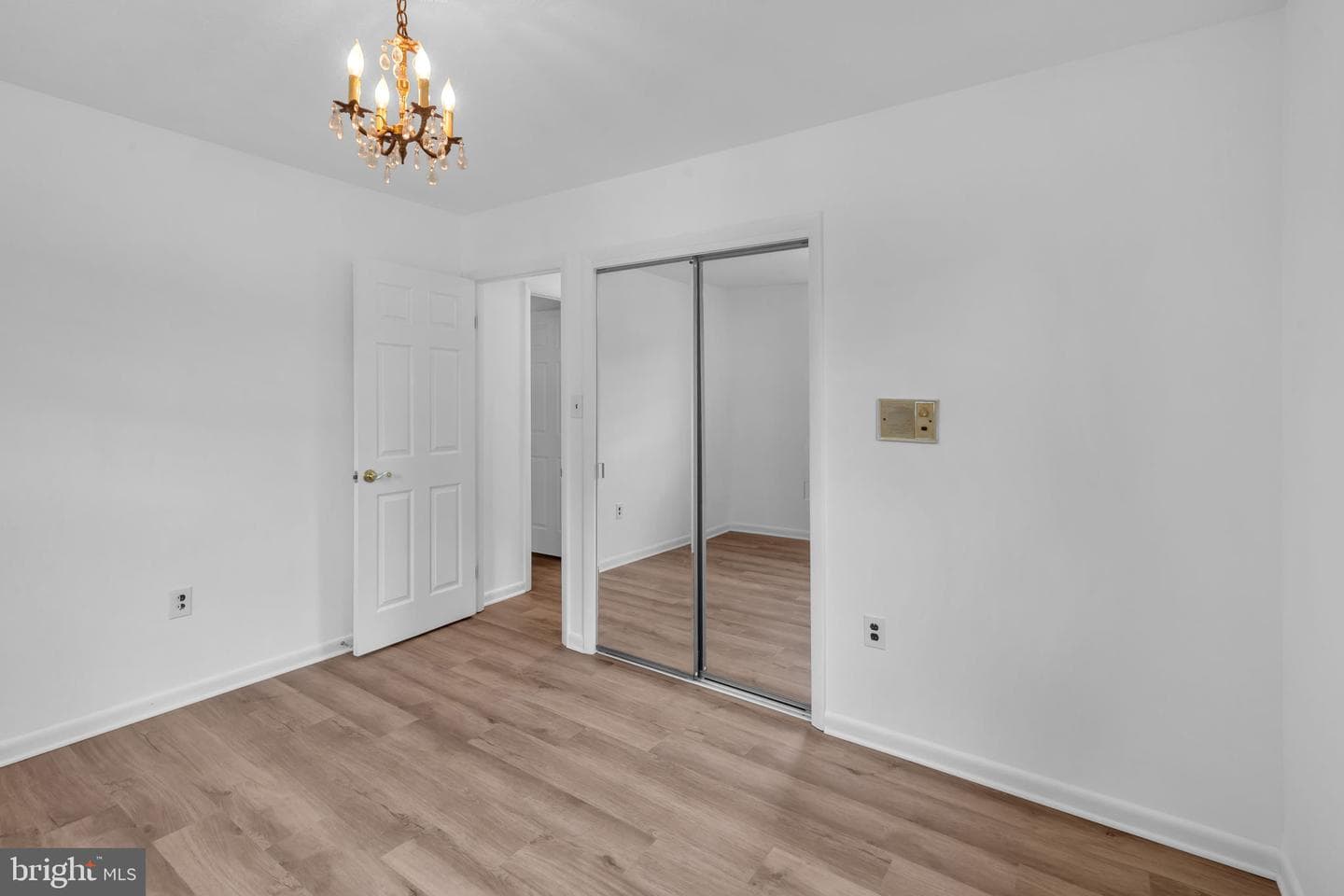 6913 Fulford Street photo 15