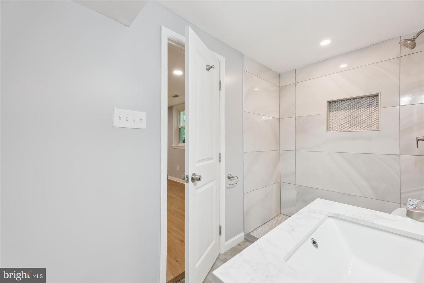 16401 Cambridge Court photo 23