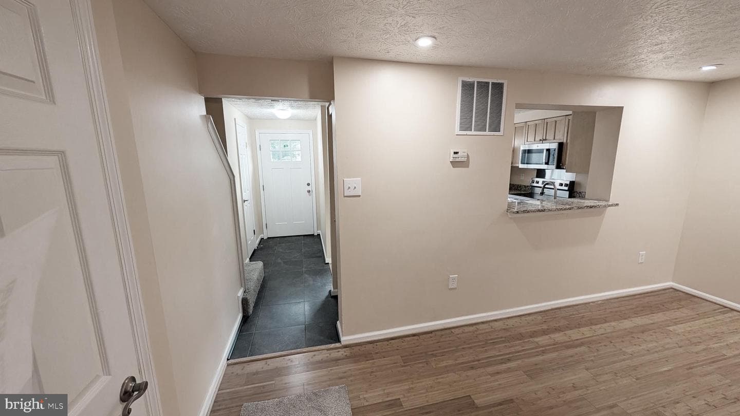 2727 Neman Court photo 4