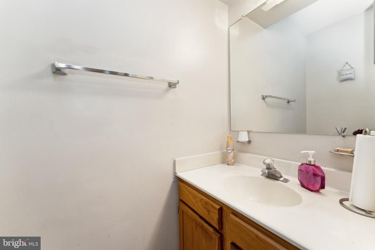 4805 John Street photo 6