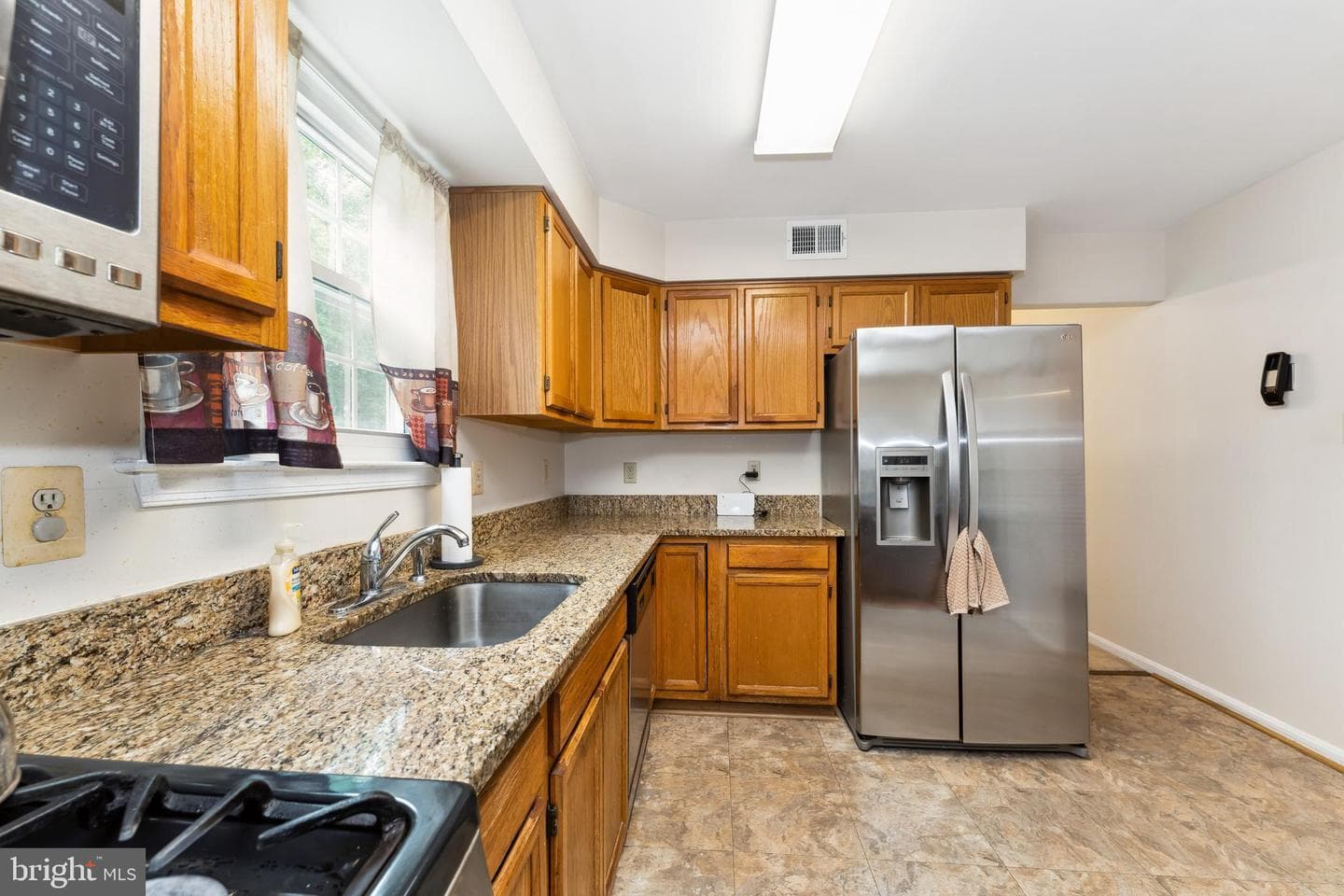 4805 John Street photo 8
