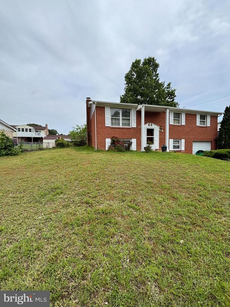 8916 Goldfield Place photo 2