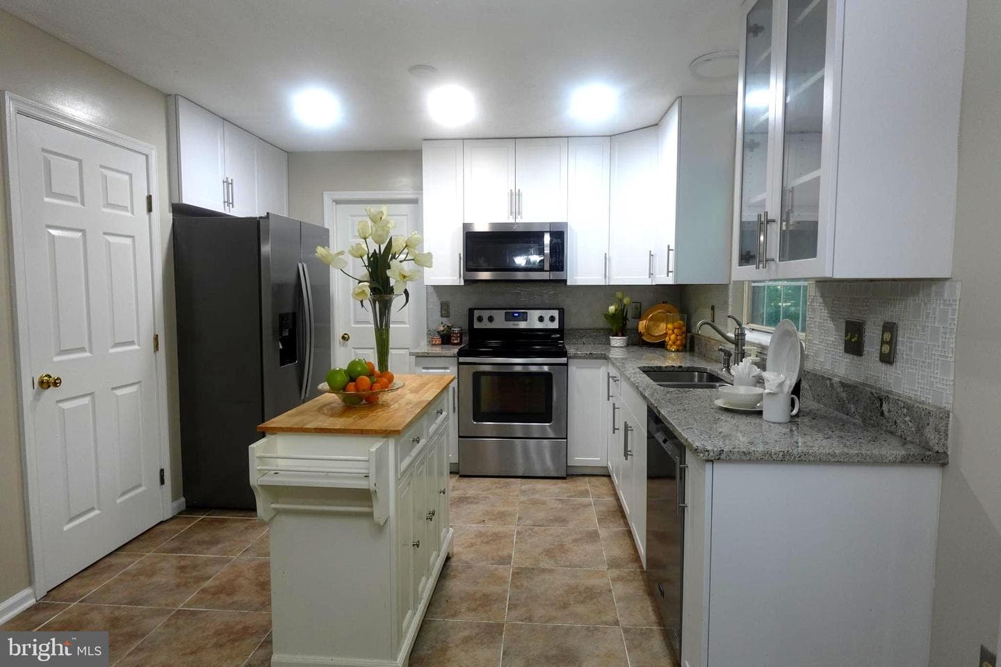 8307 Satinleaf Court photo 6
