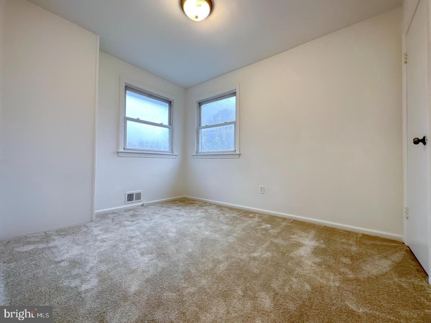 8432 Ravenswood Road photo 12