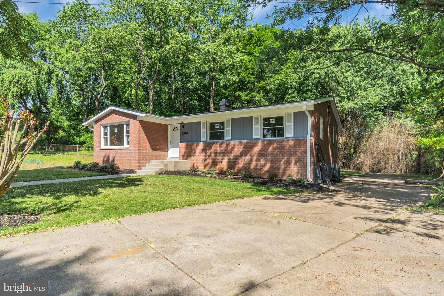 7100 Abbington Drive photo 2
