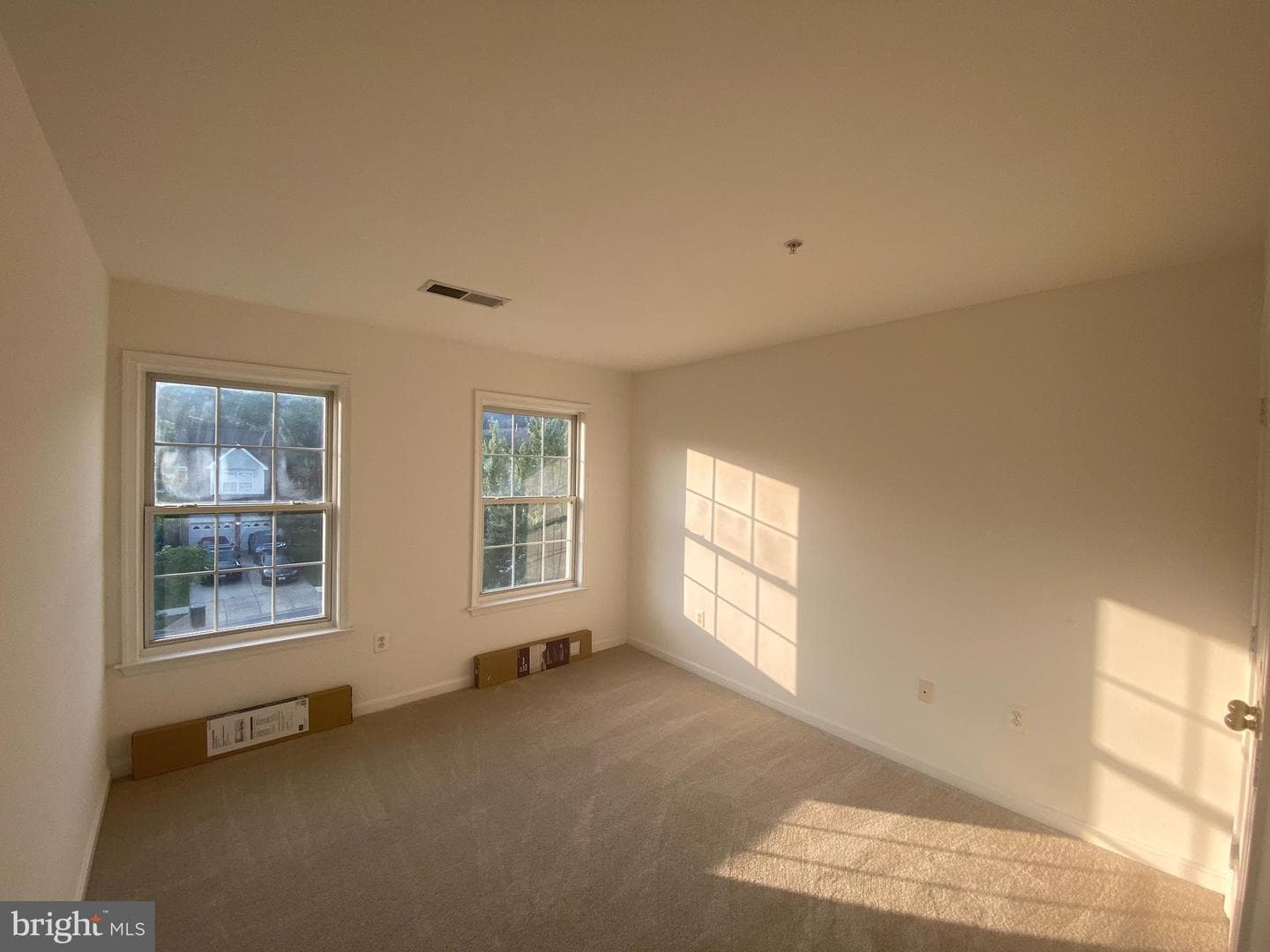 15227 Derbyshire Way photo 28