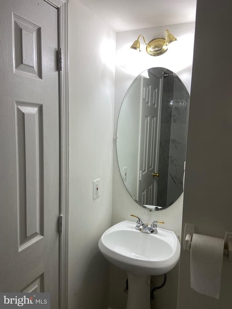 15227 Derbyshire Way photo 6
