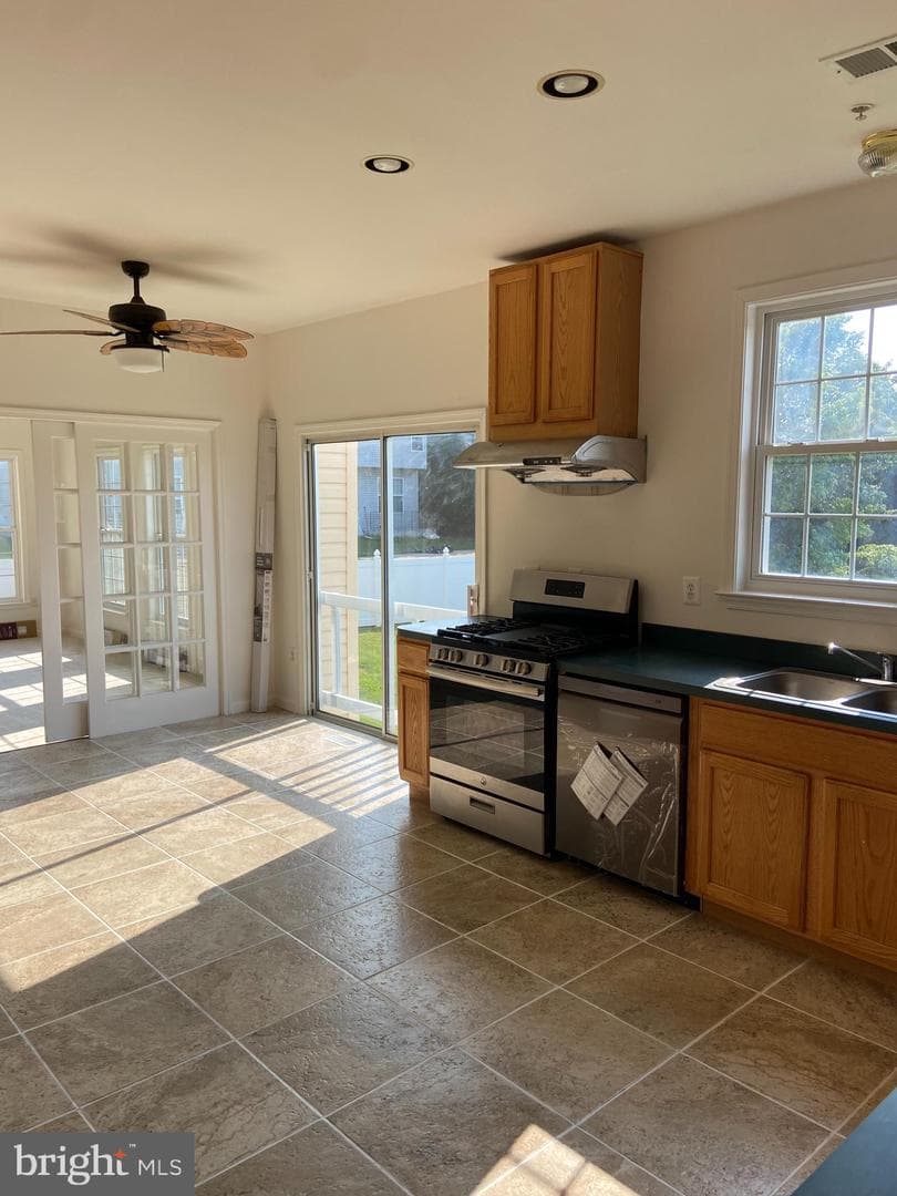 15227 Derbyshire Way photo 9