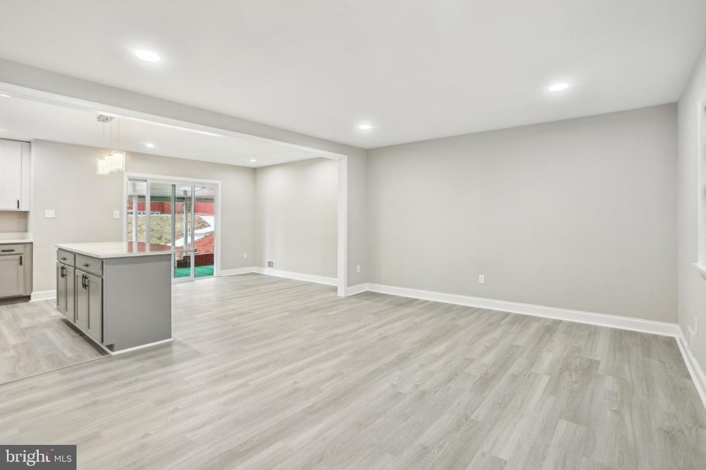 12816 Pine Tree Lane photo 10