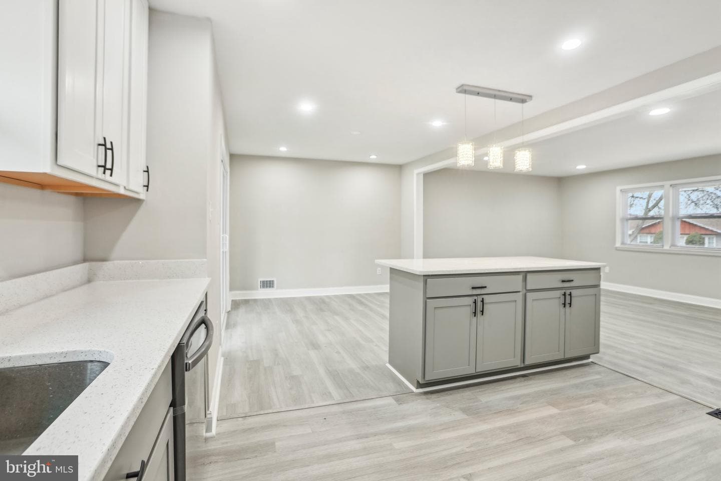 12816 Pine Tree Lane photo 16