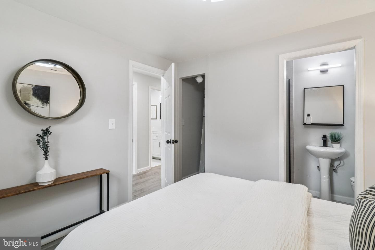 919 Mentor Avenue photo 40