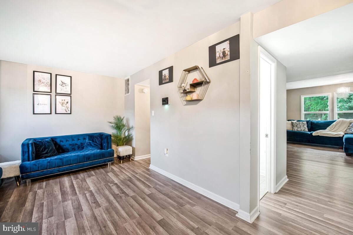 7122 Marbury Court photo 4