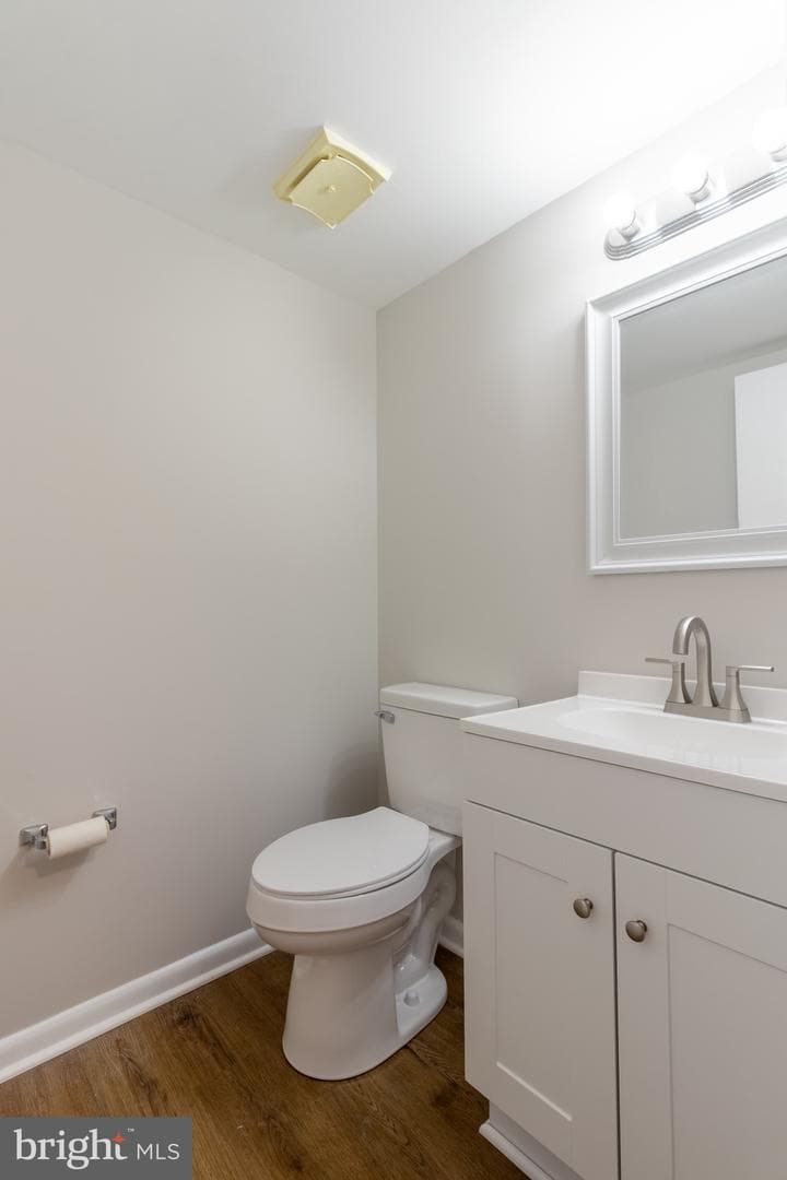 7104 Ora Glen Court photo 14
