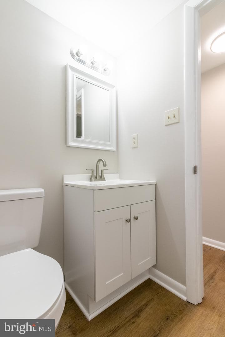 7104 Ora Glen Court photo 15