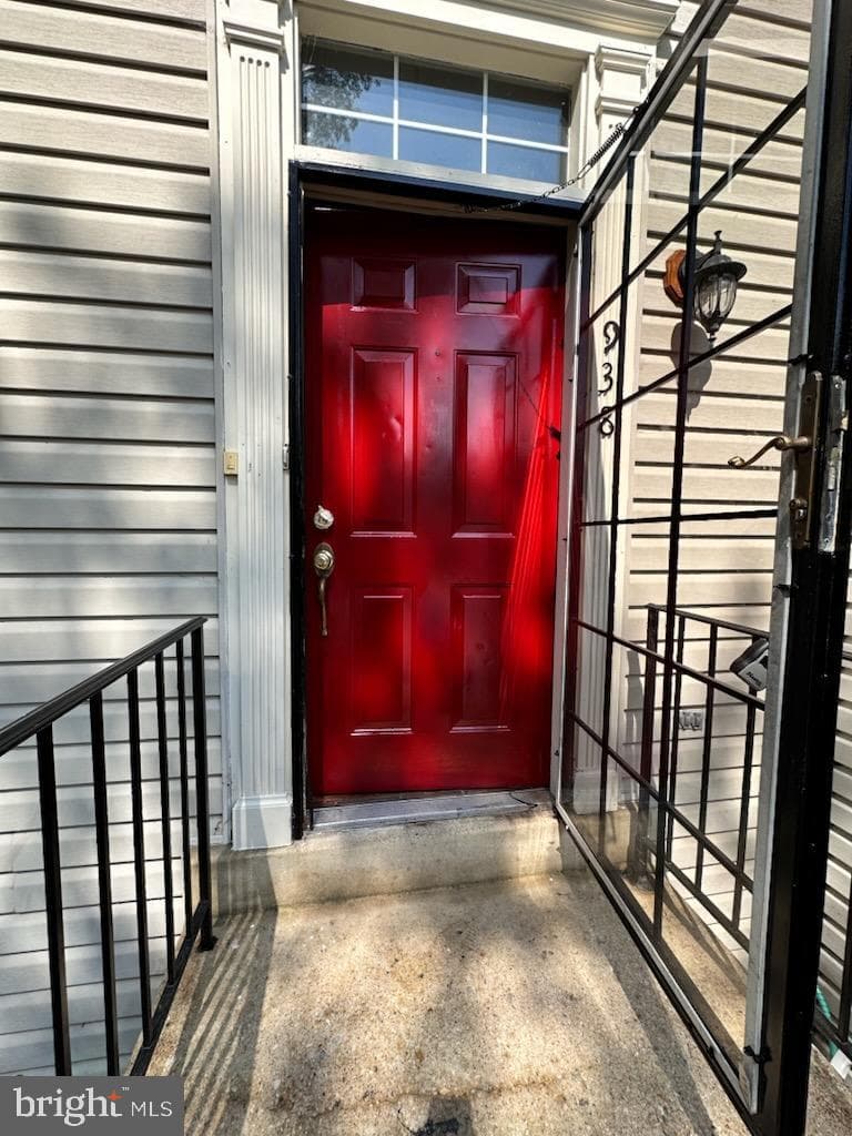 938 Newington Court photo 3