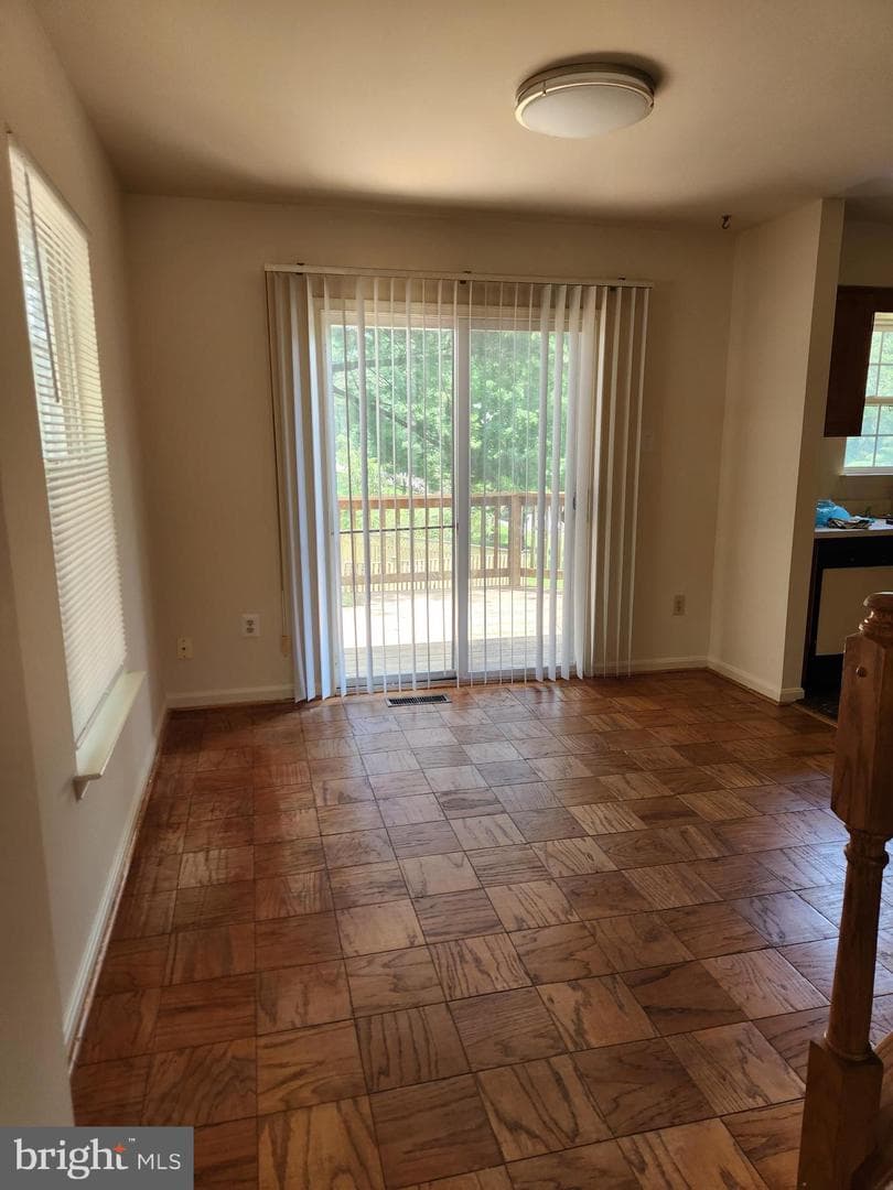 938 Newington Court photo 8