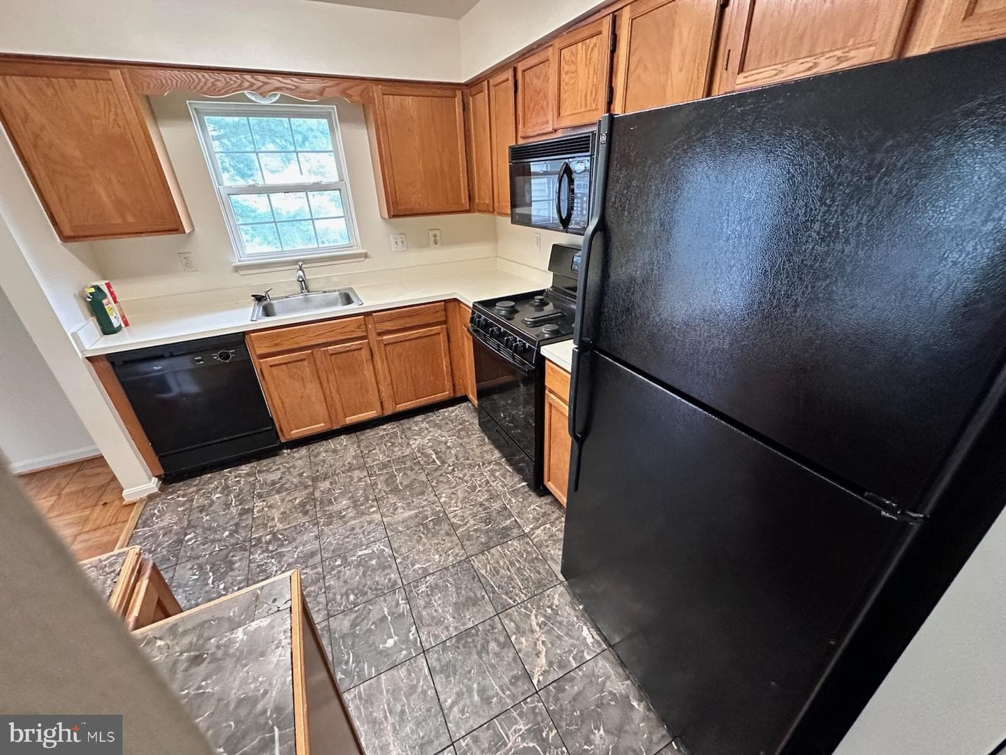 938 Newington Court photo 9