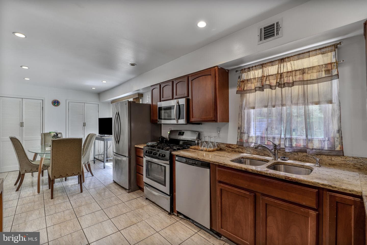 3101 Twin Court photo 6