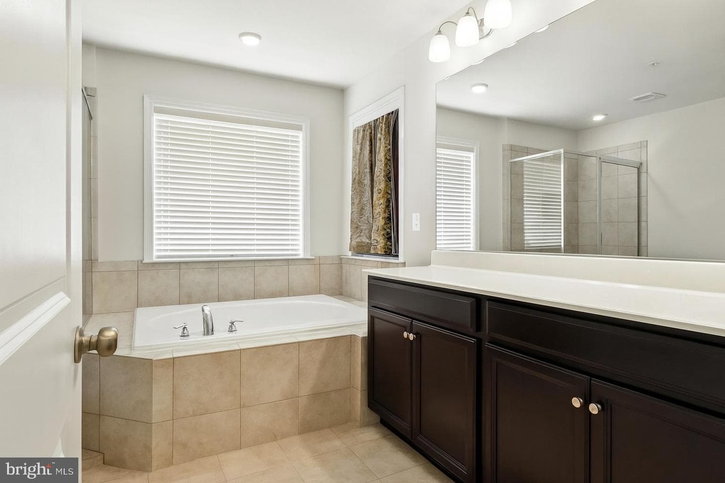 9303 Geaton Park photo 16