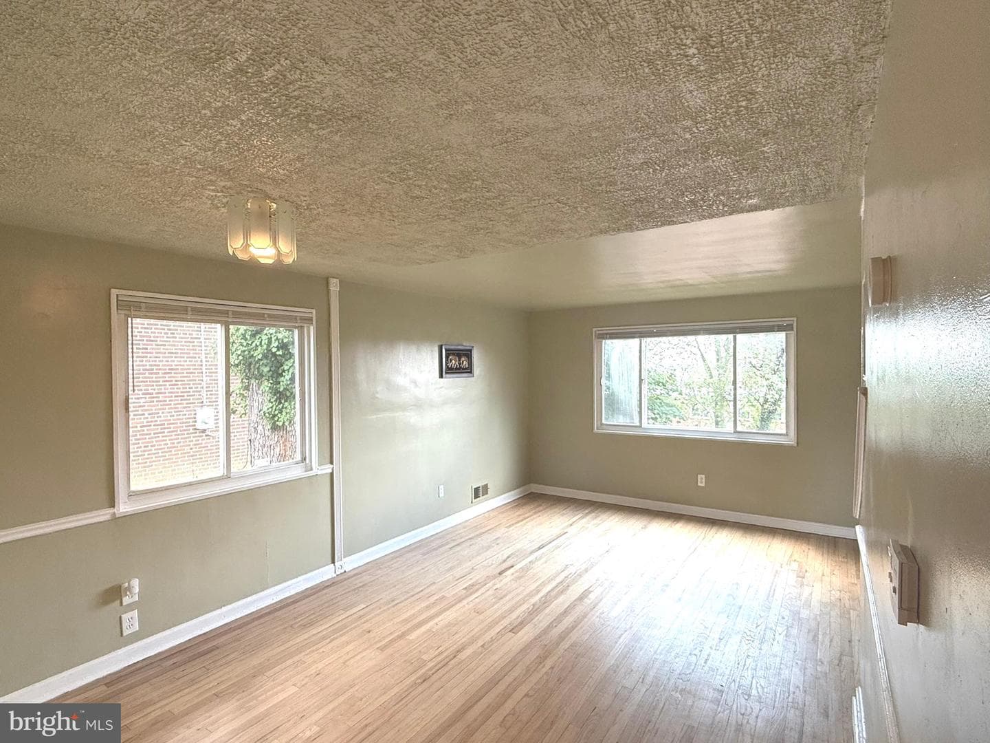 857 Neptune Avenue photo 4