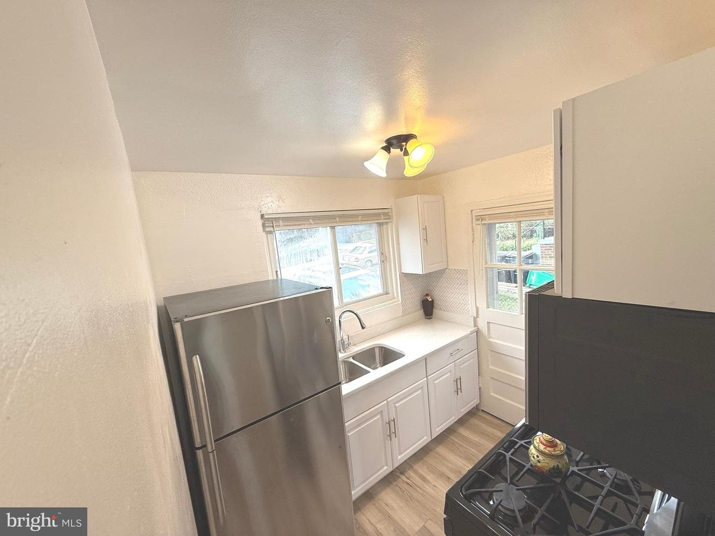 857 Neptune Avenue photo 9