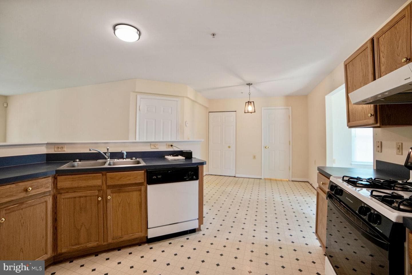 7412 Berryleaf Drive photo 9