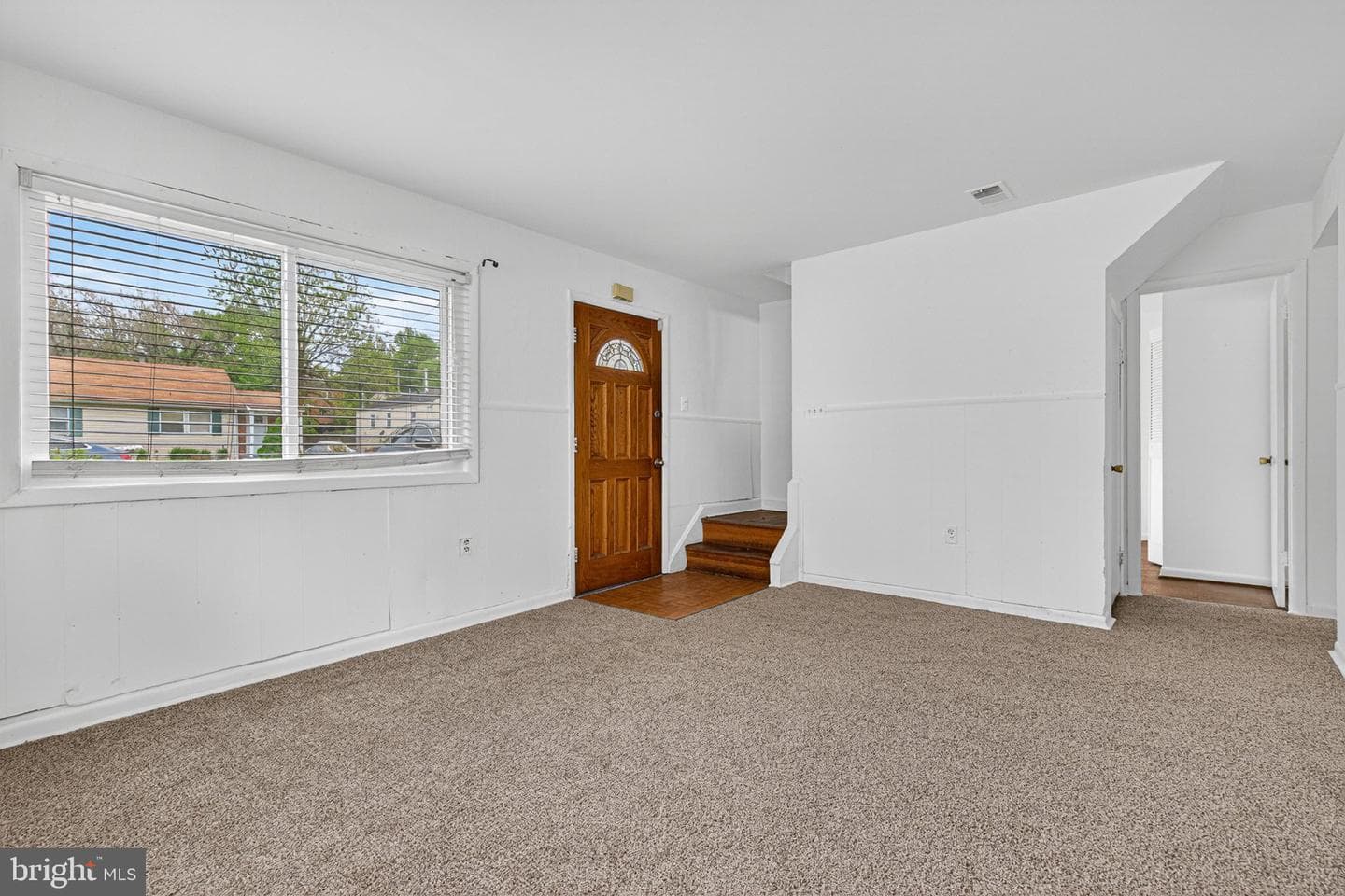 304 Cedarleaf Avenue photo 4