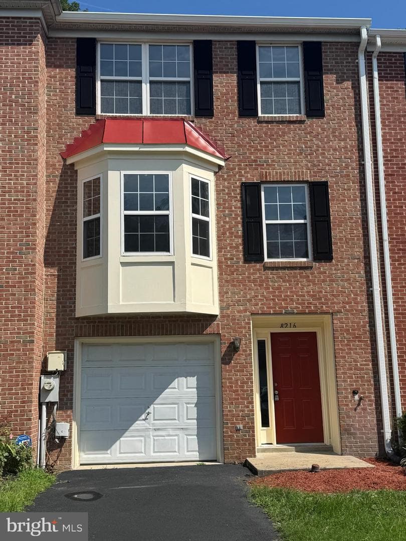 8216 Dellwood Court photo 2