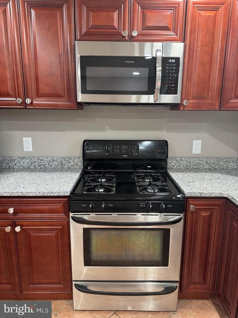 8216 Dellwood Court photo 28