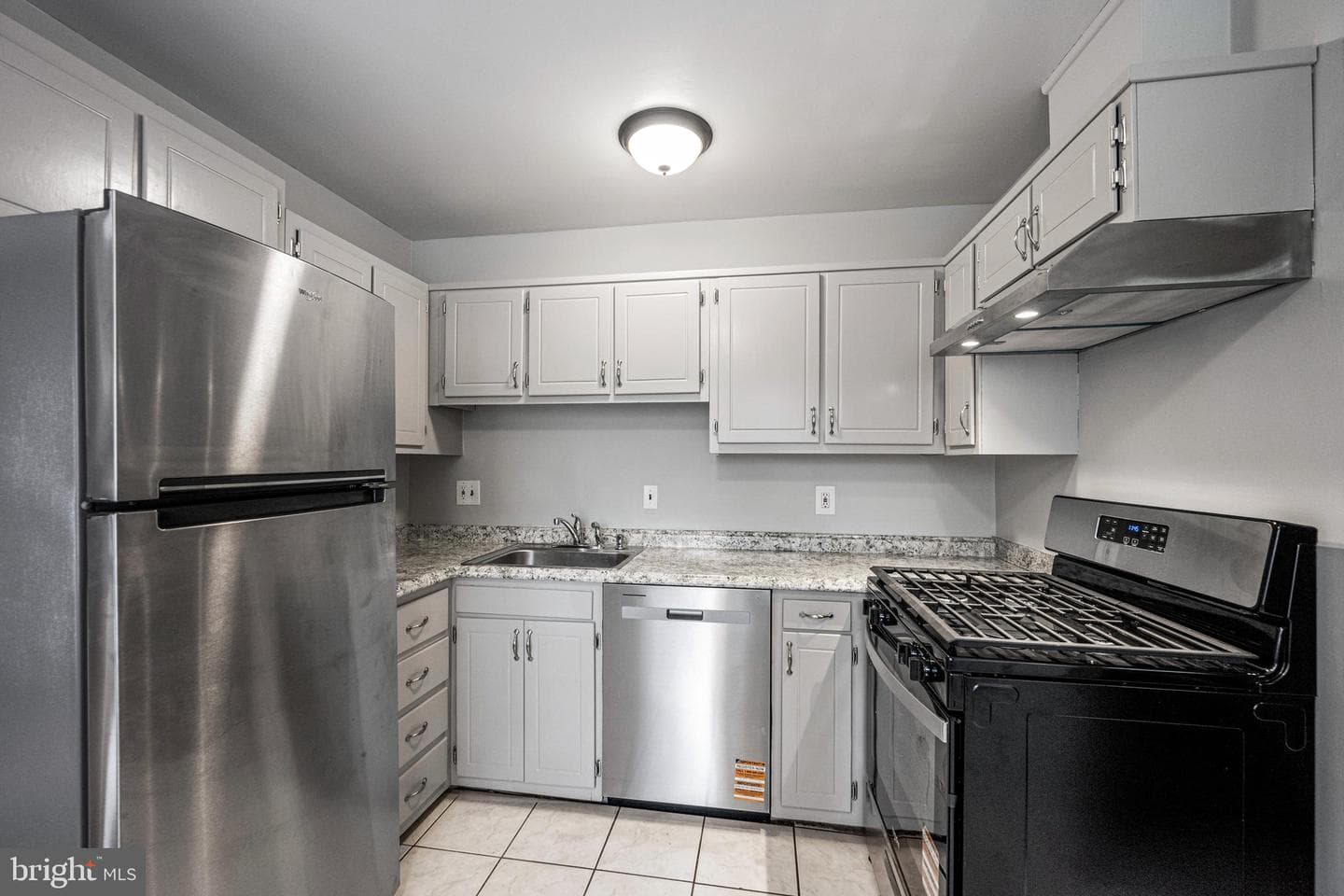5059 Berwyn Road photo 4