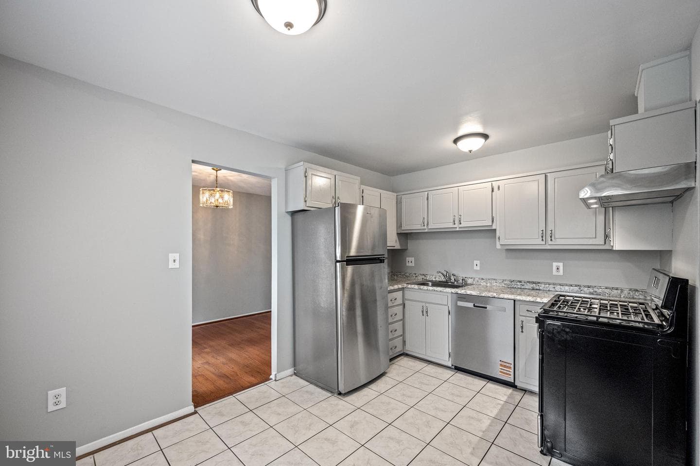 5059 Berwyn Road photo 6