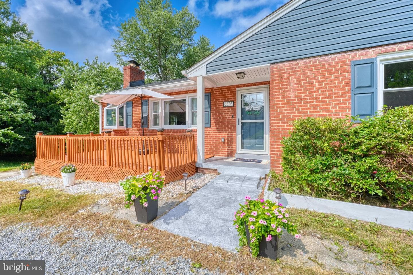 6305 Middleton Lane photo 3