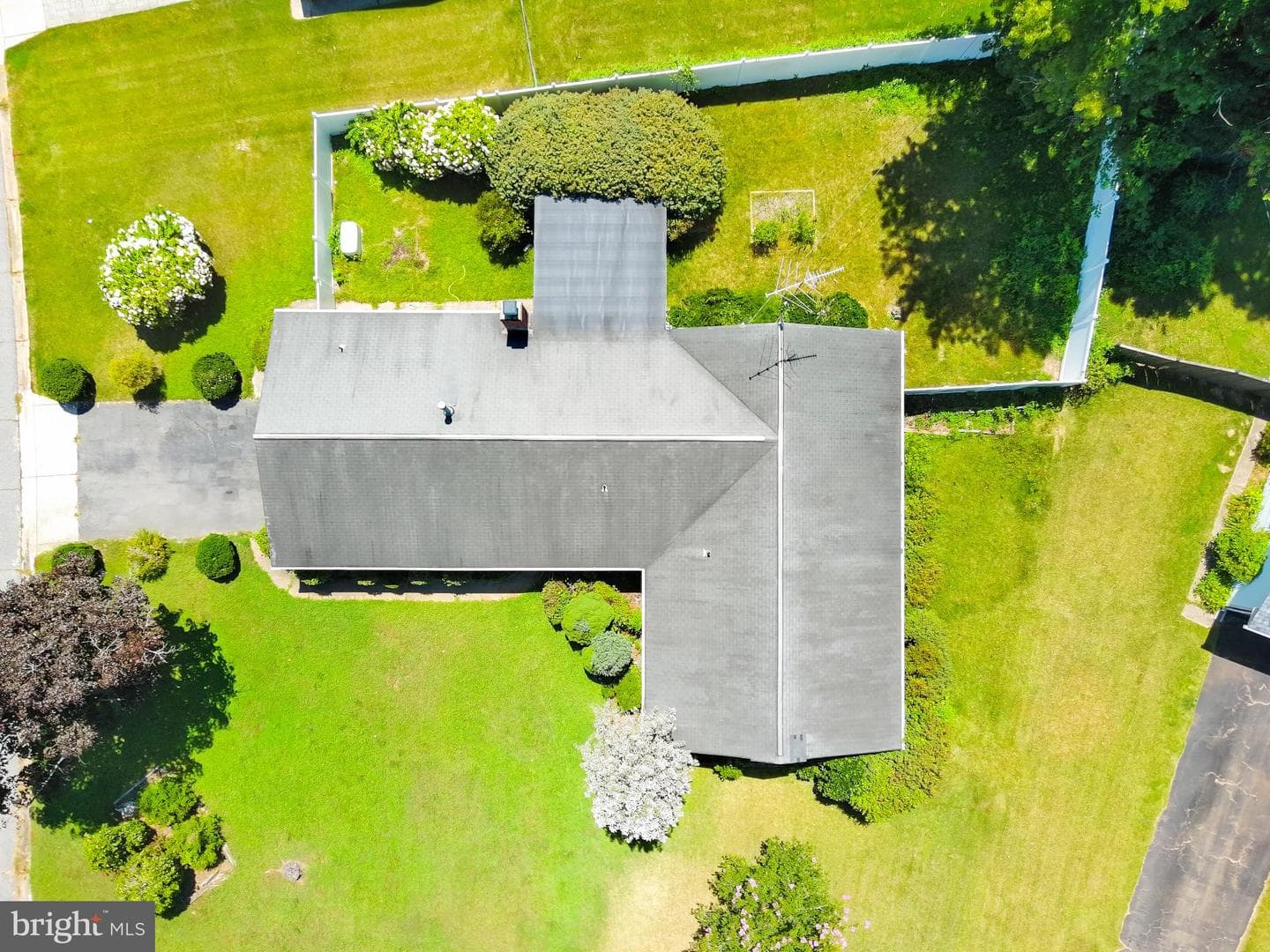 16022 Pond Meadow Lane photo 2
