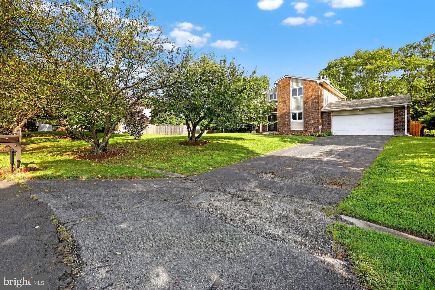 10204 Pine Meadows Lane photo 3