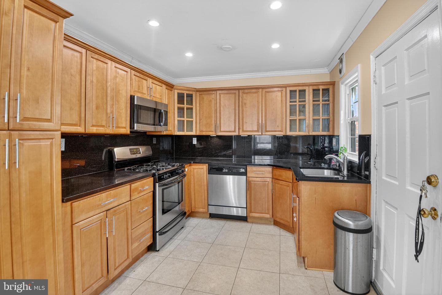 3700 Webster Street photo 8